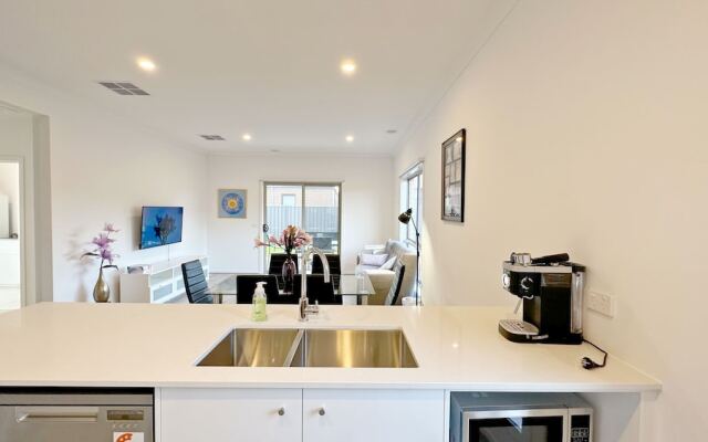 Tarneit Holiday Home