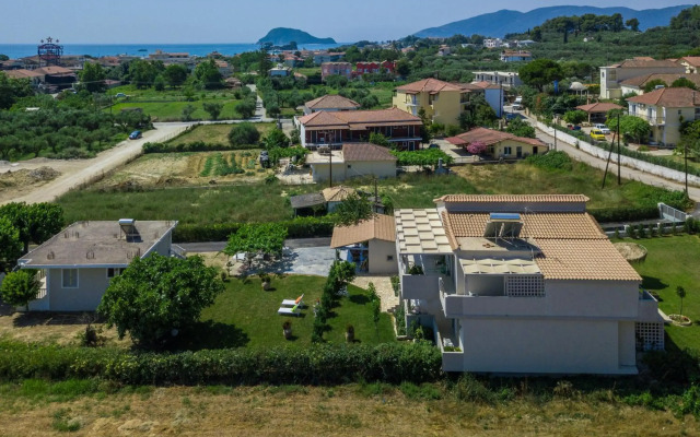 Tesys Studios & Apartments