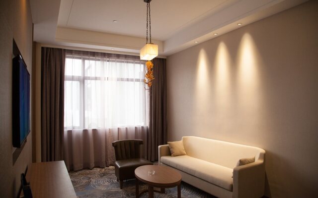 Qianhai Holiday Hotel