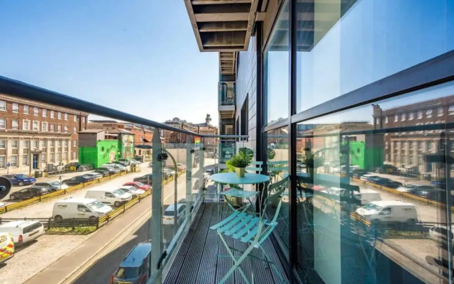 Host Apartments The Pall Mall Balcony Apt