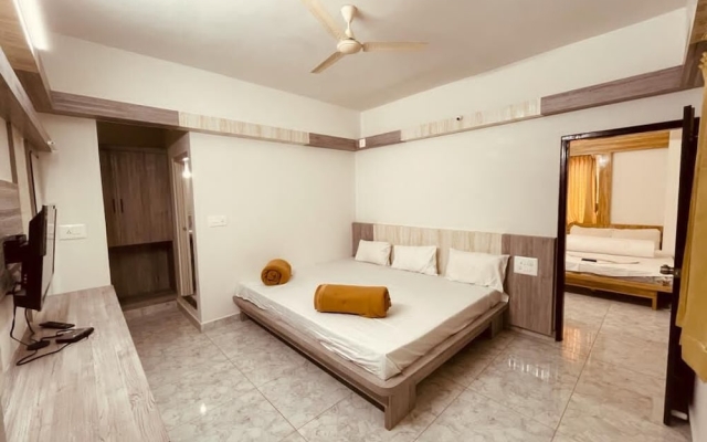 iROOMZ S Silver Suites