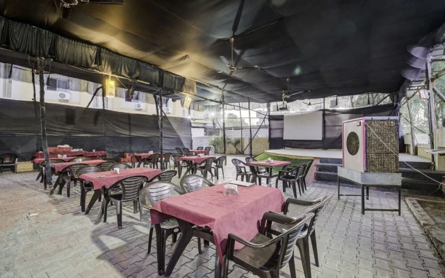 OYO 24125 Hotel Aakash