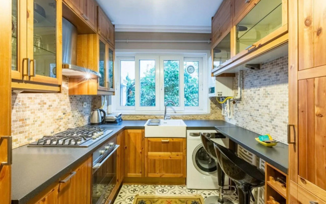 Cozy Flat With Dreamy Bosphorus View in Beyoglu