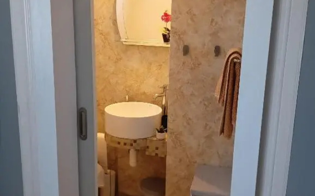 Crystal Room II