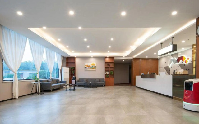 Borrman Hotel  (Yankuang Donghua Branch, West Outer Ring Road, Zoucheng)