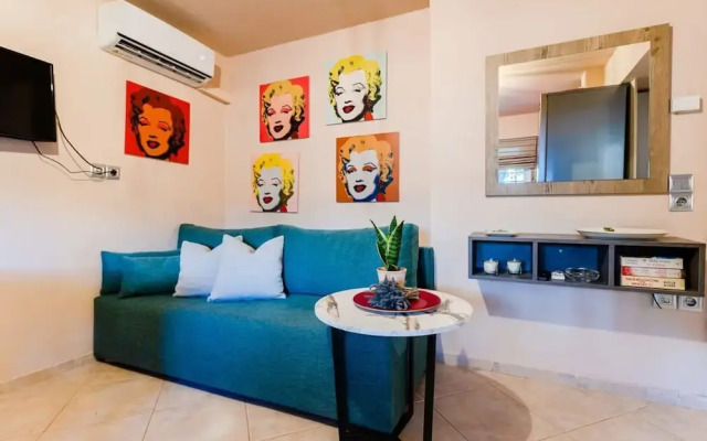 Urban Living Minicasa Nomad - Kalamata s Hideaway