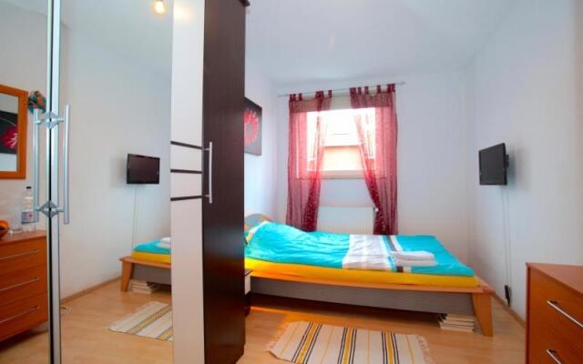 4526 Private Single Rooms
