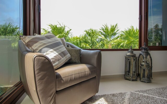 Luxury Home near Ocean by Olahola