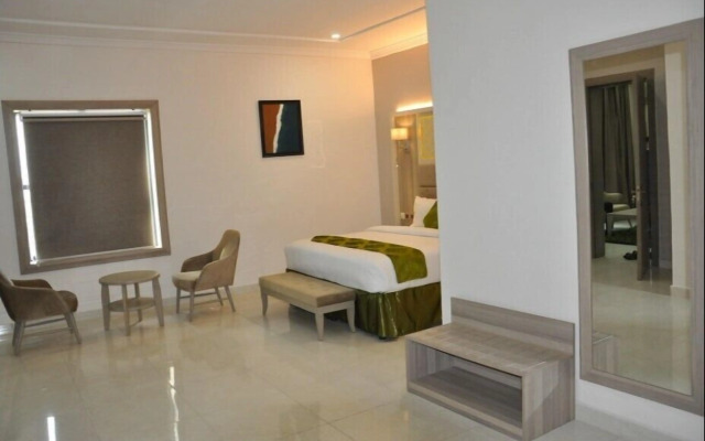 Springhill Hotel & Suites