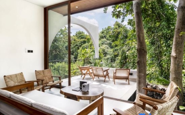 Villa Lalalax – 3BR Tropical Retreat in Jimbaran - A Luxury Private Villa By Balinest Villas — 4-star hotel in Jimbaran