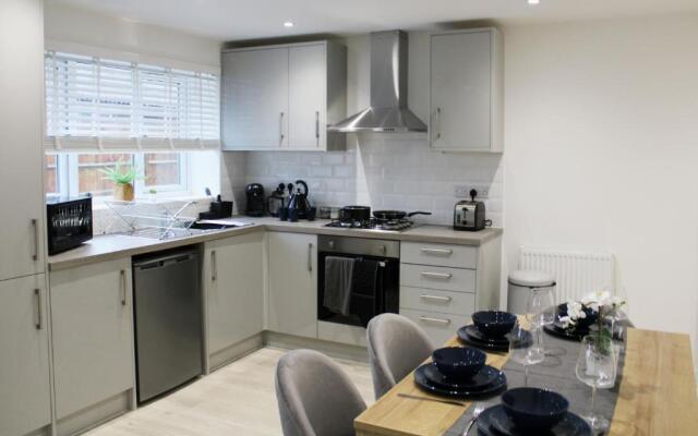 Low Cost, 4 Bed with Parking & Large Garden 07
