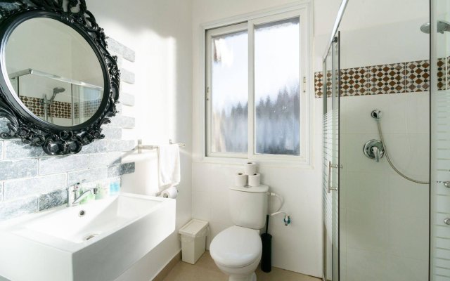 Crown Sea Apart hotel