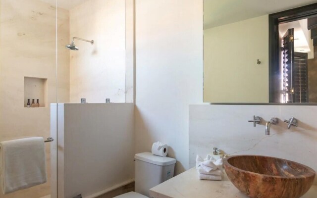 Sunny Vacation Condo 7