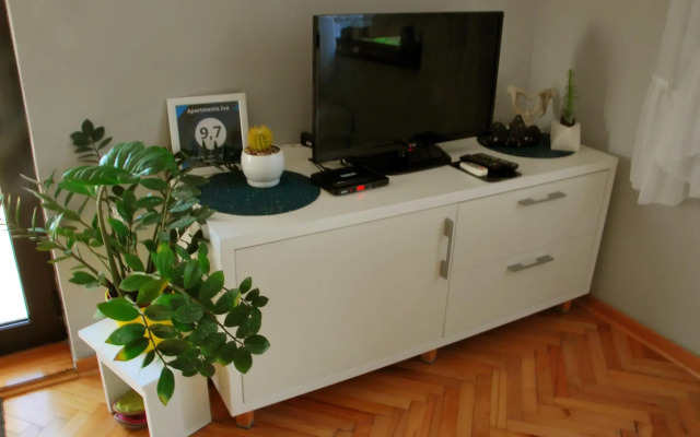 Cozy chic apartment with mini garden