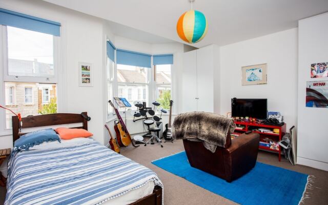 Wonderful 4 Bedroom Home In Kensal Rise