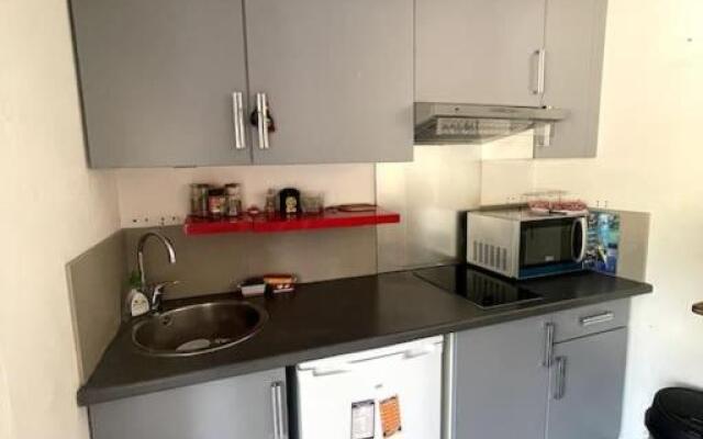 Studio au calme - piscine et tennis - Ideale couple