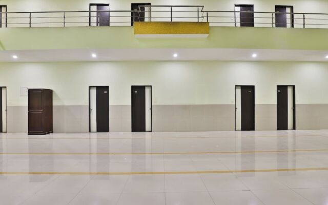 Oyo 2494 Hotel Shree Plaza