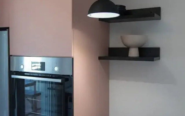 New Cozy Apt with Balcony close to Metro