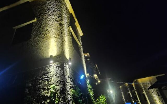 Xinlv Time Inn (Yuanyang Terraced Field Scenic Area)