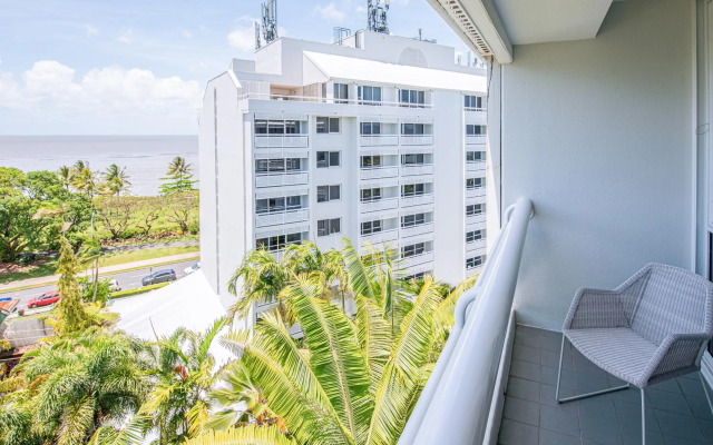 Cairns Harbourside Hotel