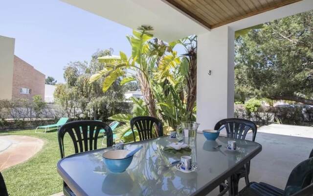 Villa Fati in Pen Nsula de Tr ia