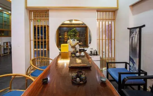 Phoenix Menghua River View Homestay (Phoenix Ancient City Branch)