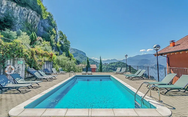 Golden View Apartment