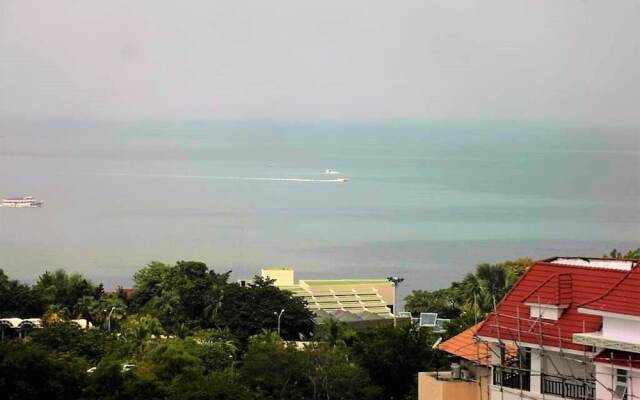 "the Cliff sea & Pool Views Studio Apartment Pratumnak Pattaya"