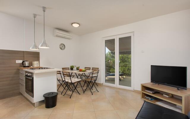 Stunning Home in Malinska With Wifi and 3 Bedrooms