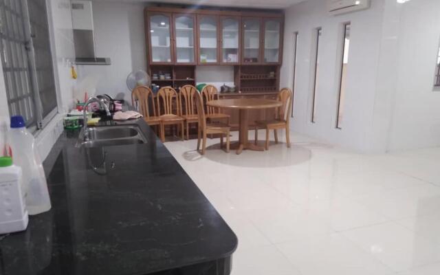 OYO 90310 E Homestay Permai Timur