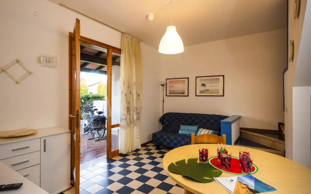 Cozy Townhouse With Pool and Garden