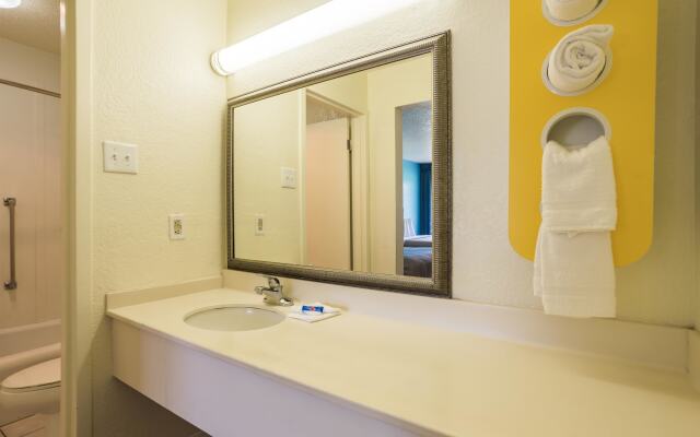 Motel 6 Spring Hill, FL - Weeki Wachee