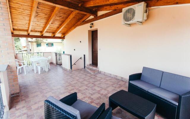 Domus Leonardo-Private Free Parking