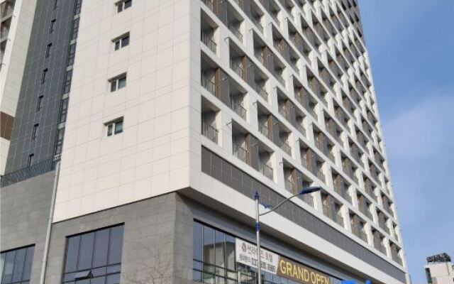 Sunrise Hotel 11F junior suite Room