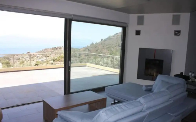 260sqm villa in Loutraki with a sea view