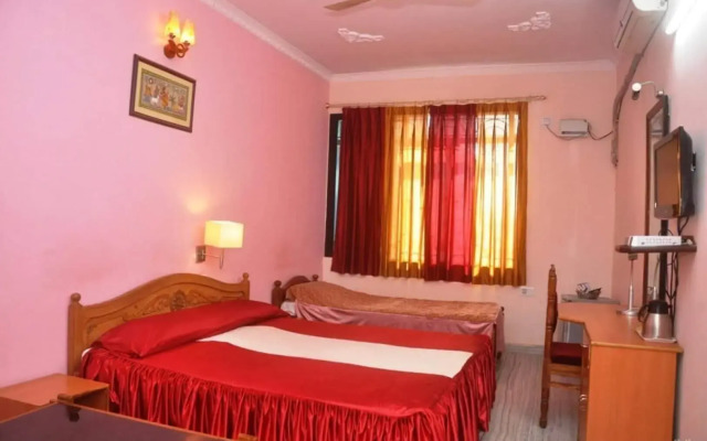 OYO Rooms Rajmahal Square 2