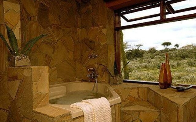 Hatari Lodge