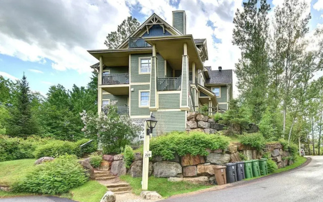 Les Eaux 227-1 by Escapades Tremblant