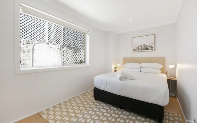 Ground Floor 2-bed Mermaid Beach Pad With Parking
