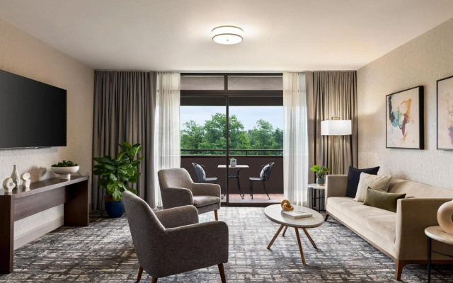 Crowne Plaza Edison by IHG