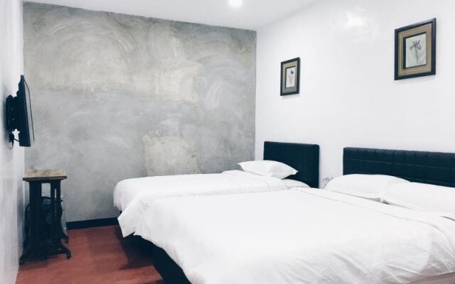 Rock Wood Hotel