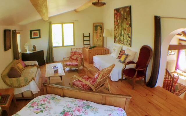 Les Maquinols Estate