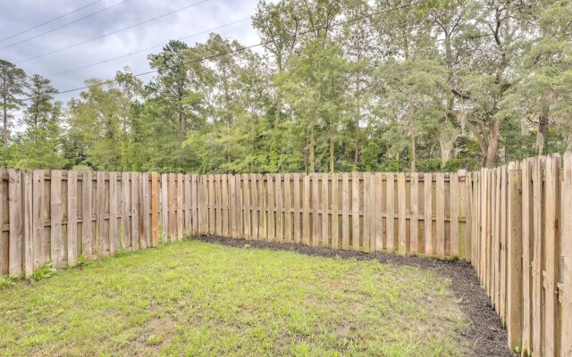 Charming North Charleston Townhome - Pets Welcome!