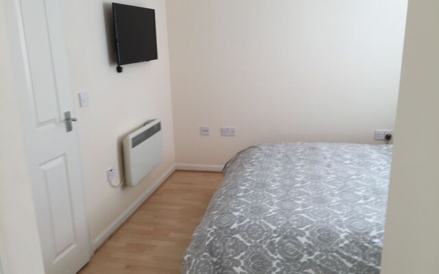 8 Varis Apartments