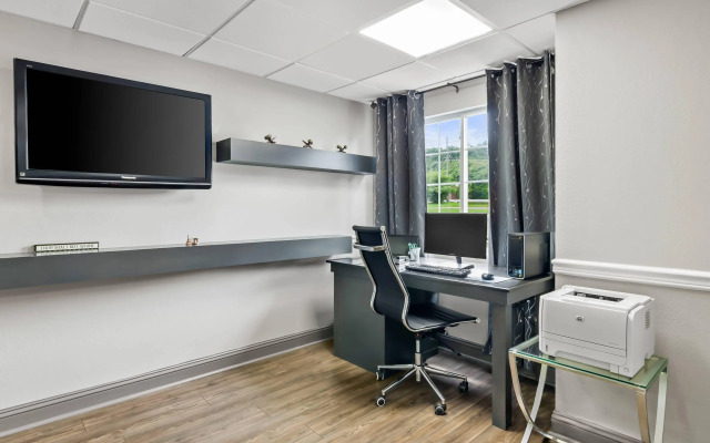 Quality Inn & Suites I-81 Exit 7