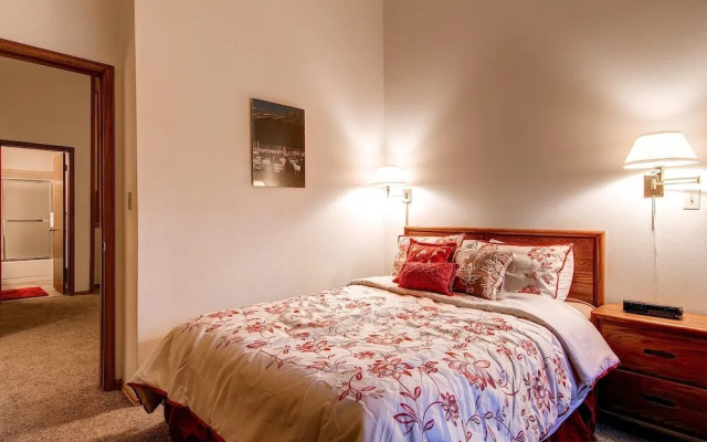 2 Bedroom Shuttle-In/Shuttle-Out Village View Hot Tub-Common