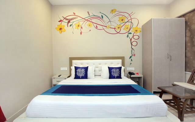 OYO 10070 Hotel Satkar Regency