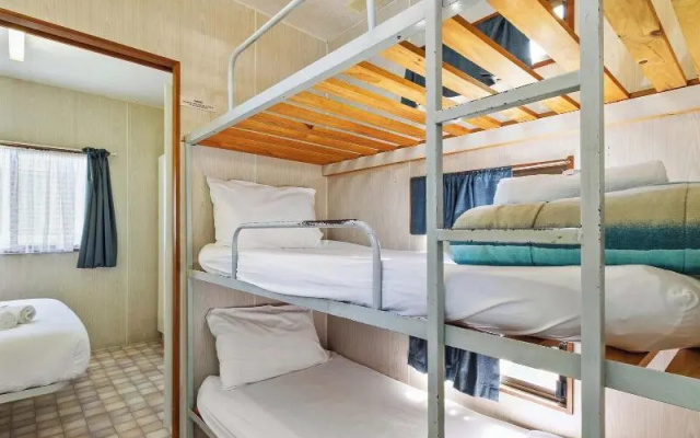 Waters Edge Holiday Park – Guest Rooms – Lakes Entrance
