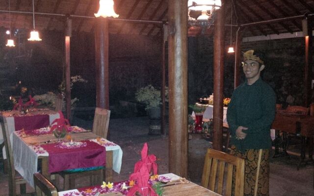 Alamanda Villa's Rooms & Adventure
