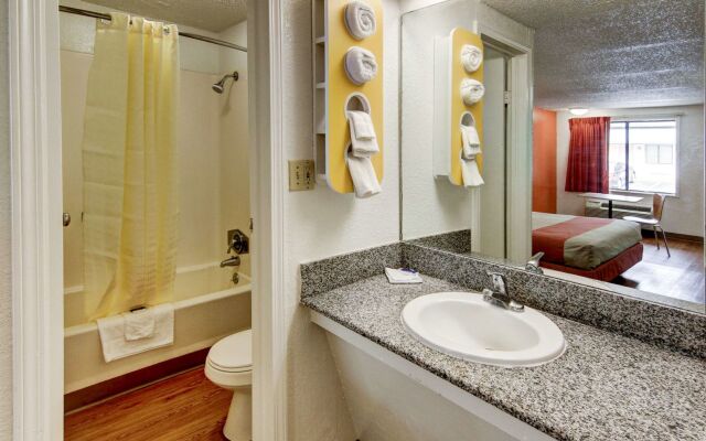 Motel 6 Union City, GA - Atlanta Airport